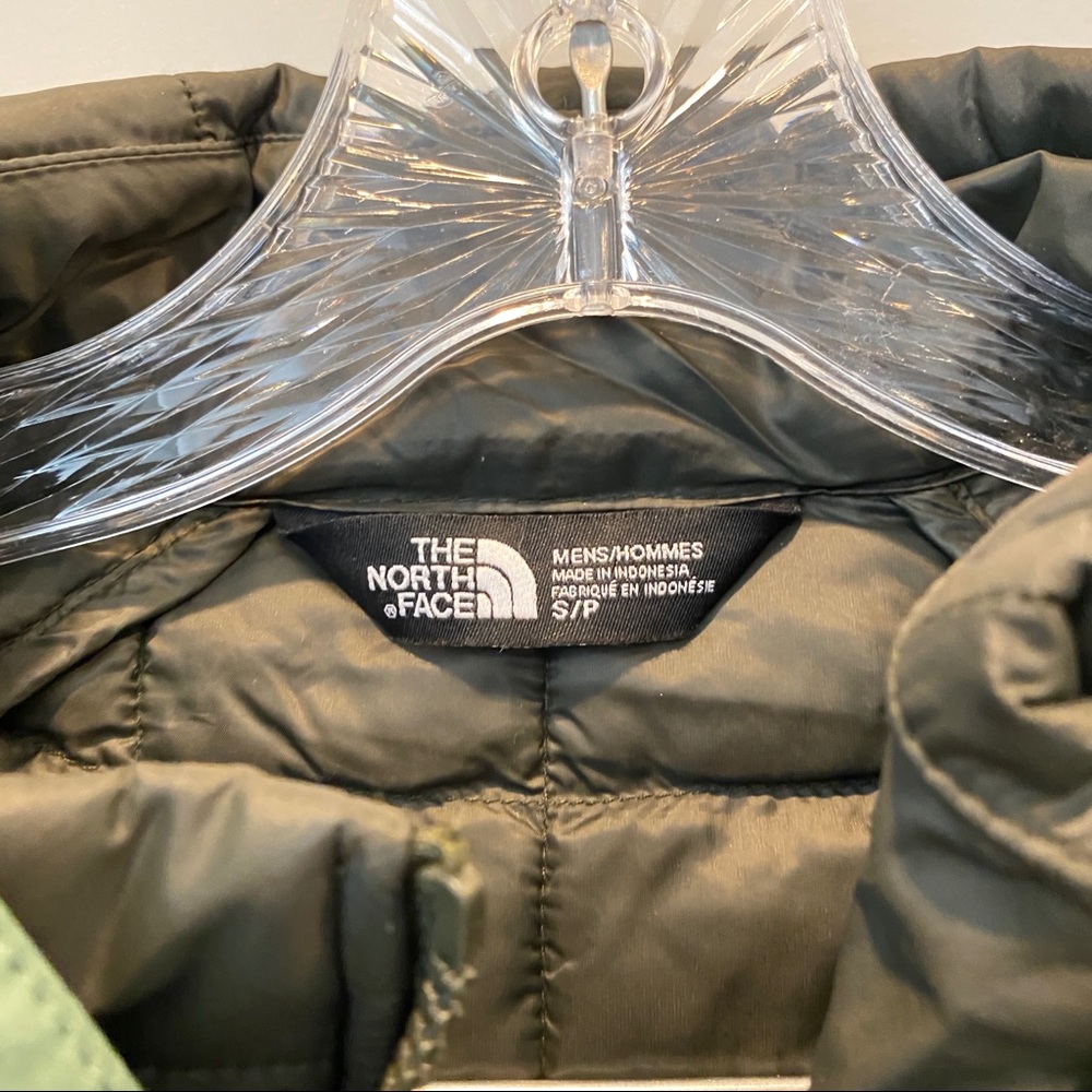 North face jacket - Picture 3 of 7